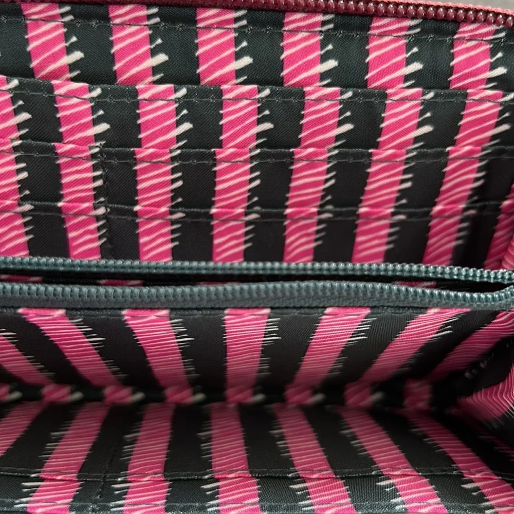 Vera Bradley Continental Wrislet  New. Color Hawthorn Roe